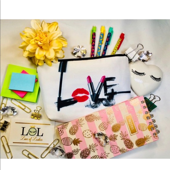 Love Makeup bag - Picture 3 of 3